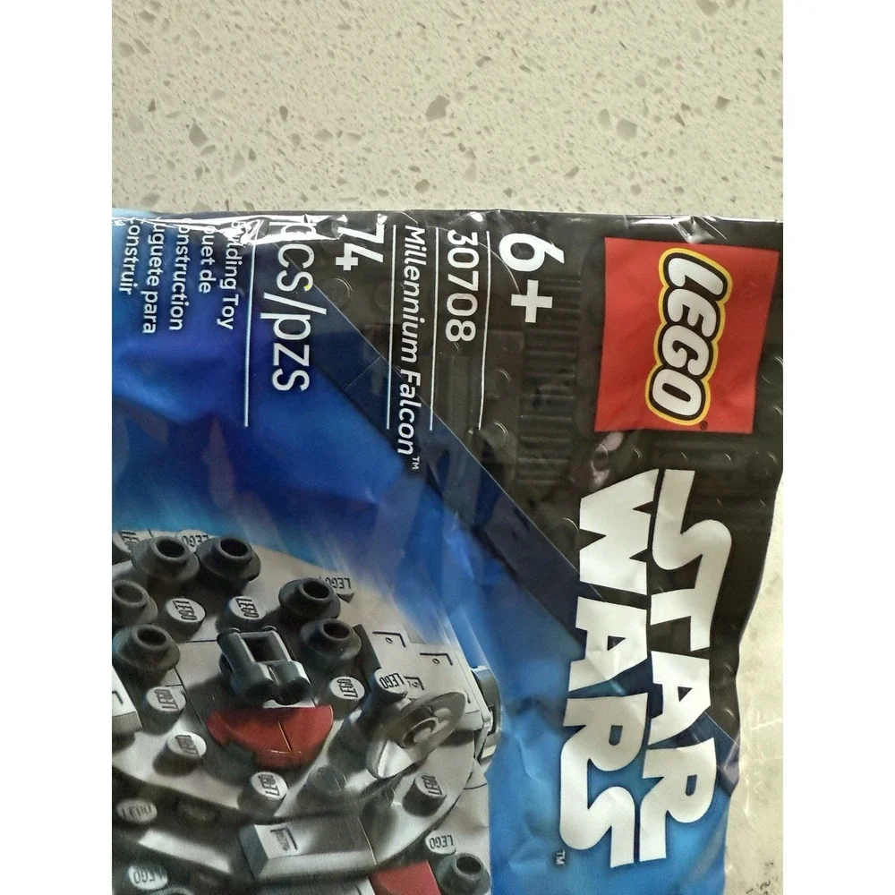 LEGO Star Wars: Millennium Falcon Mini-Build (30708) - Picture 2 of 5